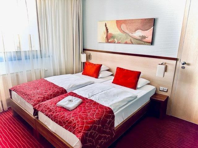 Hotel Famulus Дьёр Экстерьер фото