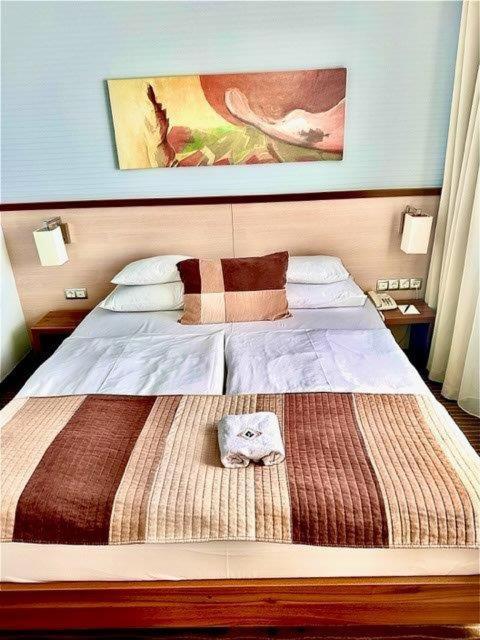 Hotel Famulus Дьёр Экстерьер фото