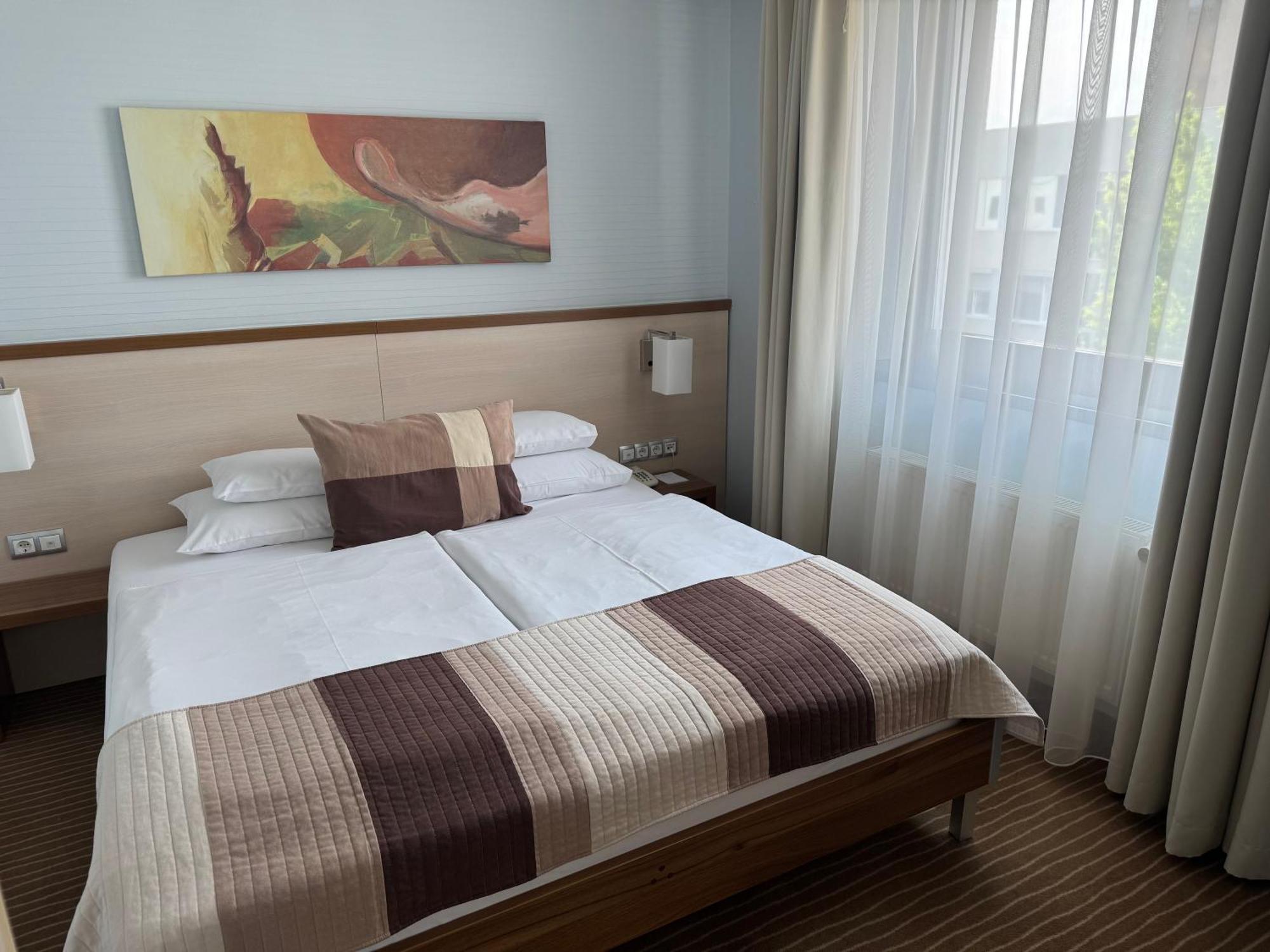Hotel Famulus Дьёр Экстерьер фото